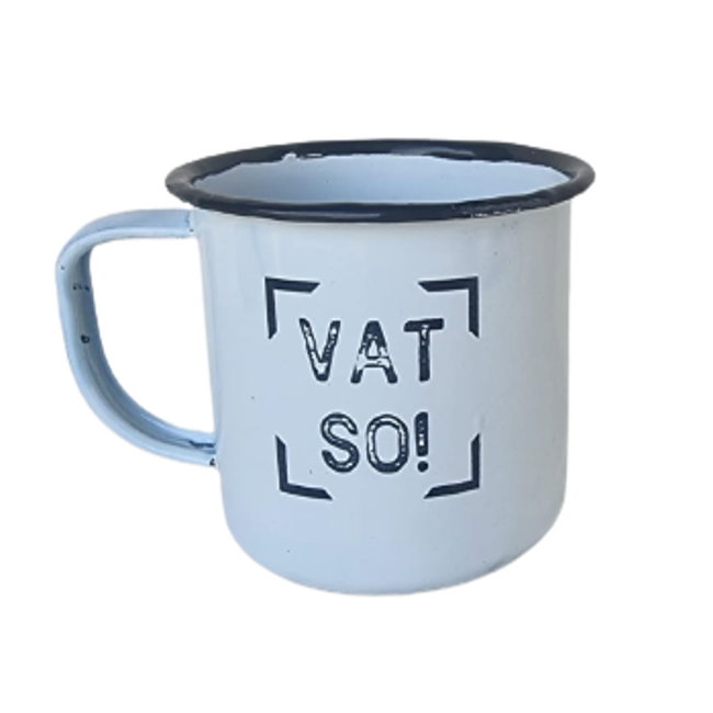 White enamel mug with with black writing on it. 'Vat so!'